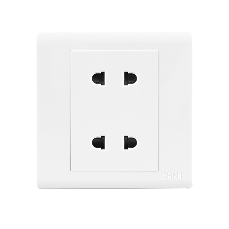 正泰(CHNT)NEW7-D10400A 白色 <em style='color:red'>10</em>A <em style='color:red'>四孔</em>插座图片