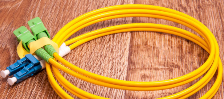 详解光纤跳线在高密度数据中心的应用及多模光纤跳线连接