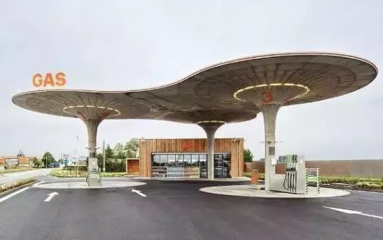 斯洛伐克小镇不明飞行物奇特造型加油站