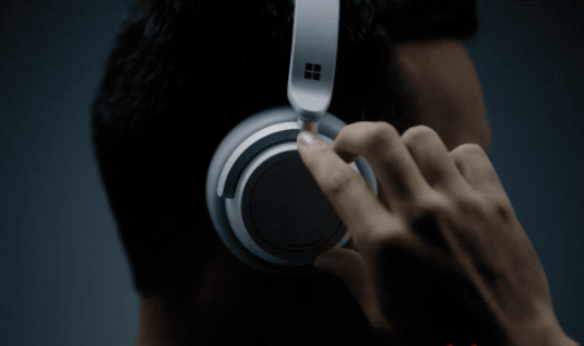 微软推出降噪型智能耳机搭载智能语音助手小娜