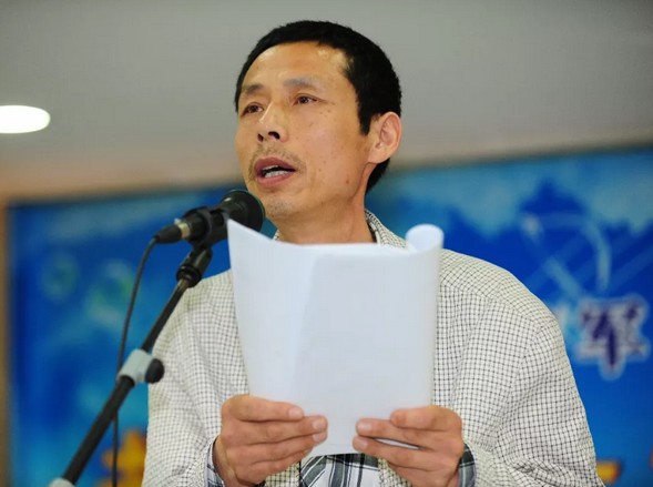 2012年3月，杨成军在《农民工之歌》朗诵会上