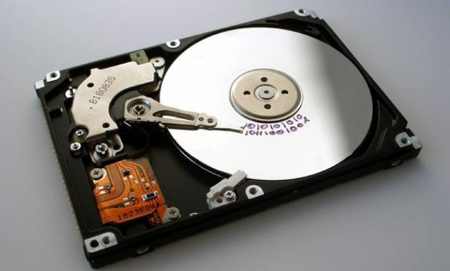 使用最广泛的计算机辅助存储设备——磁盘
