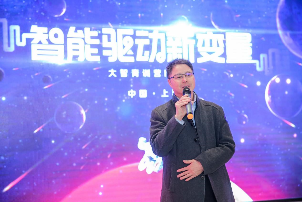 上海市智能建筑建设协会会长陈众励发表讲话