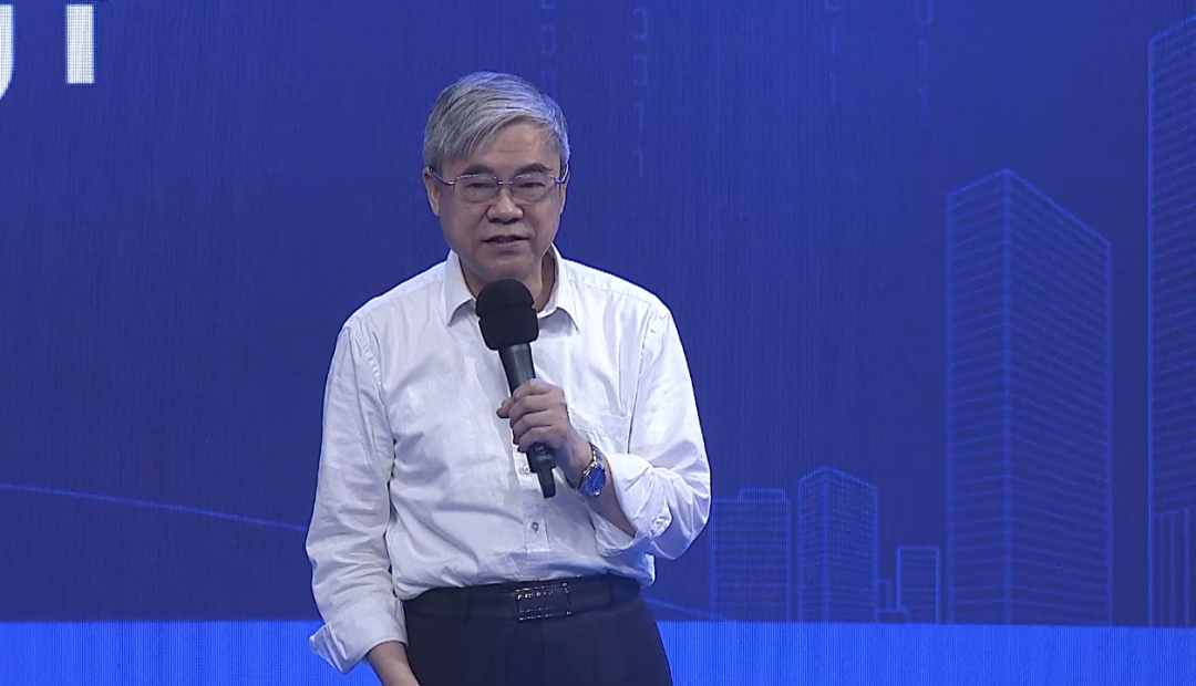 中国工程院院士邬贺铨在第五届中国智能建筑节演讲