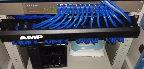 对比监控专用交换机和传统交换机