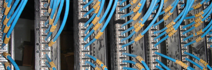 如何解决智能建筑中的弱电综合布线问题
